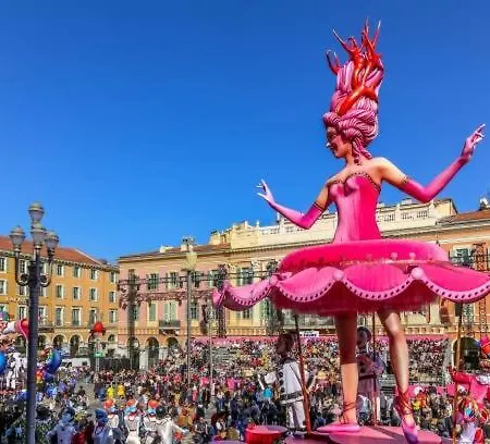 Le Notre Dame - 2 Pieces Au Coeur De *